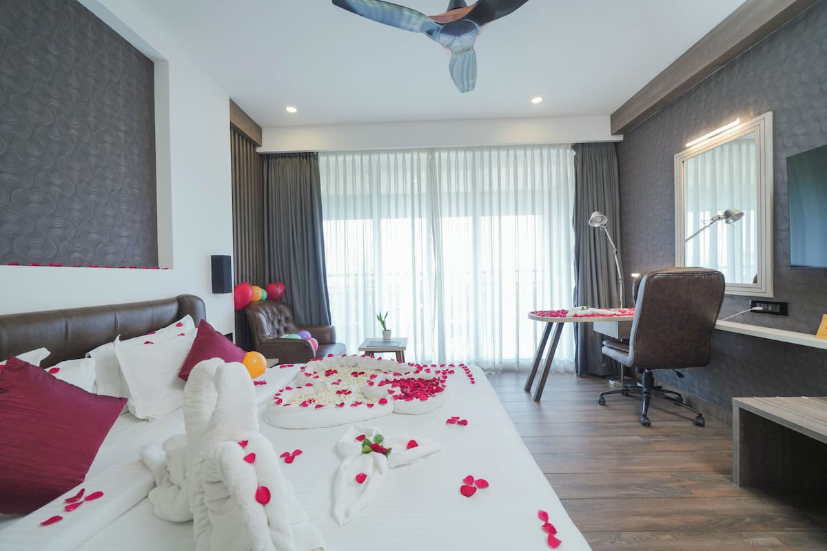 Egyptian cotton sheets, premium bedding, in-room safe