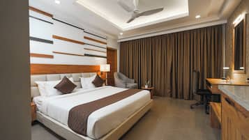 Deluxe Room, 1 King Bed | Egyptian cotton sheets, premium bedding, in-room safe