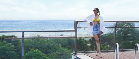 Outdoor pool, open 7:00 AM to 7:00 PM, pool umbrellas