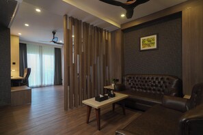 Royal Studio Suite, 1 King Bed, Balcony | Room amenity - Classic Regency (Ambalapuzha)