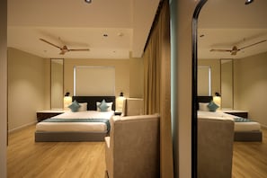 Deluxe Double Room | In-room safe, desk, laptop workspace, soundproofing
