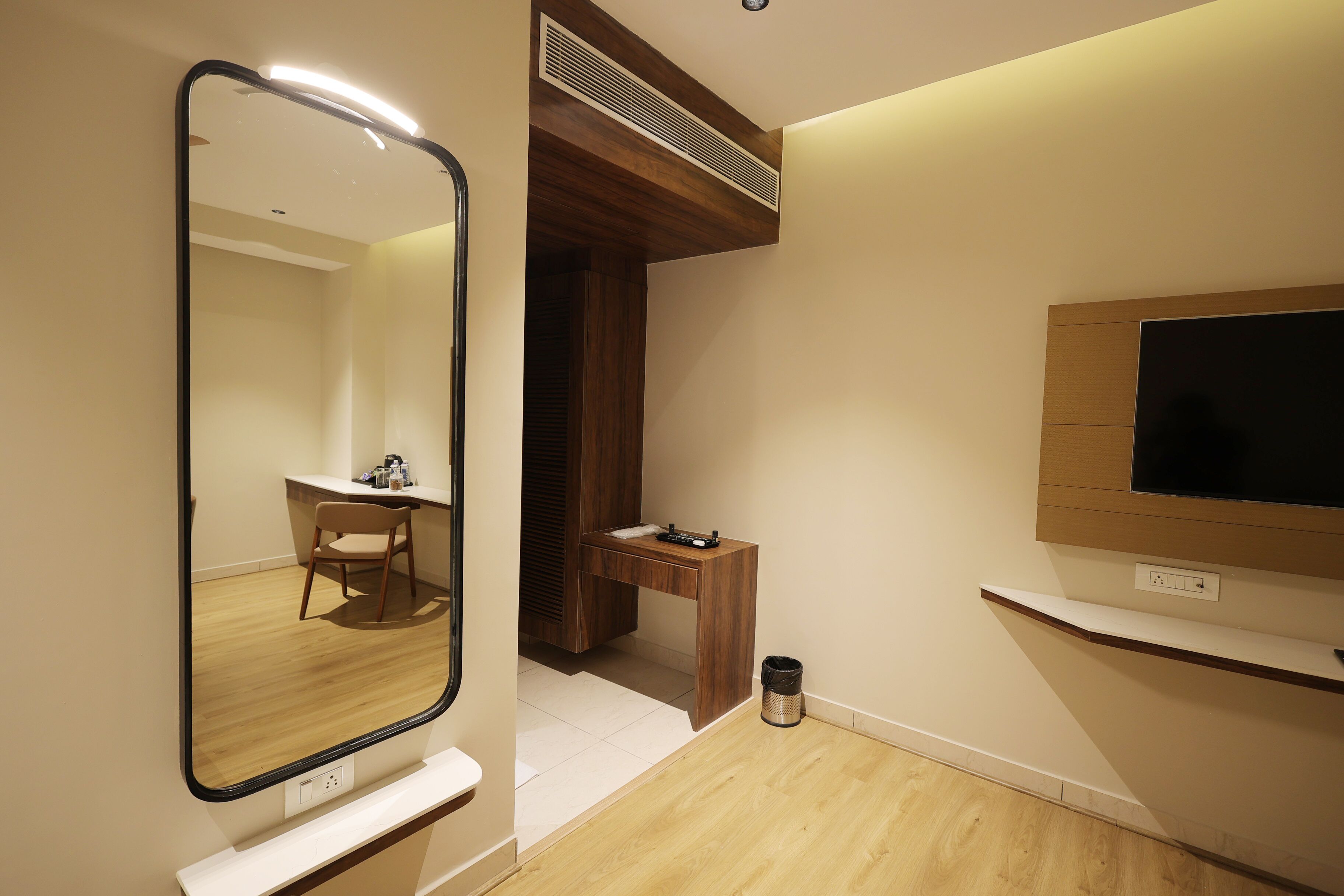 Superior Twin Room | In-room safe, desk, laptop workspace, soundproofing