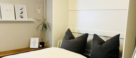 1 bedroom, desk, travel cot, free WiFi