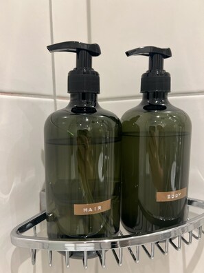 Shower, free toiletries, hair dryer, towels