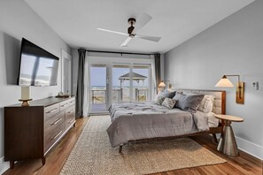 4 多间卧室、办公桌、免费 WiFi、床单