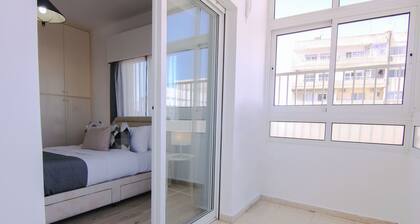 Phaedrus Living: Modern City View Flat Nafi