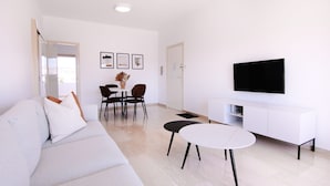 Luxury Apartment, City View | Ruang tamu