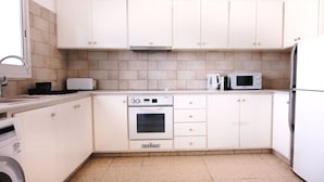 Luxury Apartment, City View | Dapur peribadi