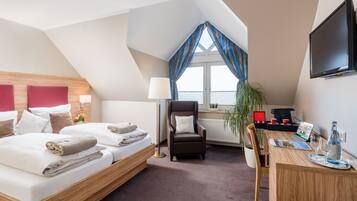 Habitación doble Confort | Ropa de cama de alta calidad y caja de seguridad en la habitación