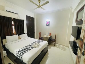 2 bedrooms, iron/ironing board, free WiFi