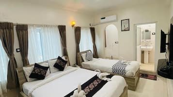 2 bedrooms, iron/ironing board, free WiFi
