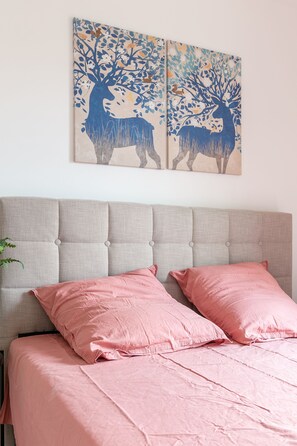 2 habitaciones, tabla de planchar con plancha, wifi y ropa de cama 