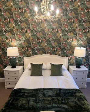 ห้องดีไซน์ดับเบิล | ห้องพักตกแต่งอย่างมีเอกลักษณ์, ตกแต่งพิเศษโดยเฉพาะ, โต๊ะทำงาน