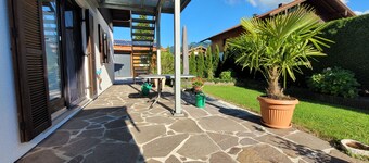 Sonnige Ferienwohnung Grassau mit Südterrasse und Garten, Zentral Gelegen