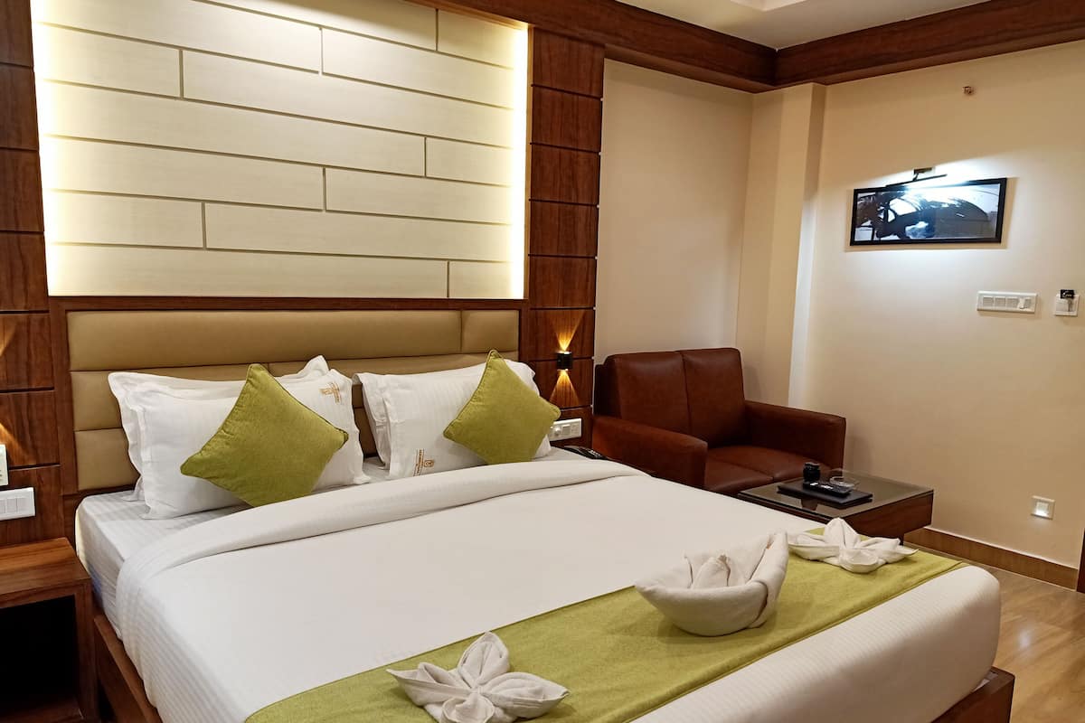 Deluxe Double Room | In-room safe, soundproofing, iron/ironing board, free WiFi