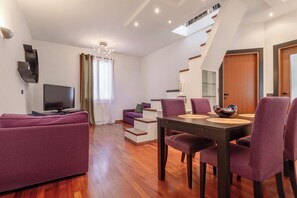 Dining - Opale Apartment With View (Venezia)