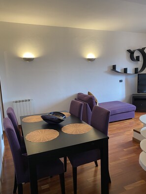Dining - Opale Apartment With View (Venezia)