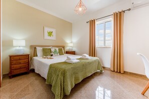 5 bedrooms, iron/ironing board, free WiFi, bed sheets - Casa Pimenta | 5 Bedrooms  | Central| Olhos de Água (Albufeira)