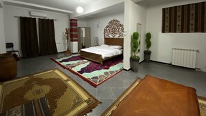 Executive Room | Desk, laptop workspace, free WiFi, bed sheets - Caravanserail Hotel Tamanrasset (Tamanrasset)