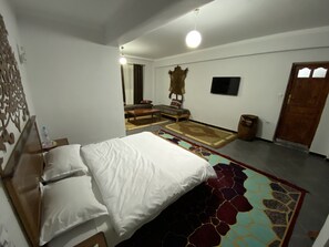 Executive Room | Desk, laptop workspace, free WiFi, bed sheets - Caravanserail Hotel Tamanrasset (Tamanrasset)
