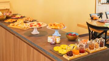 Free daily buffet breakfast