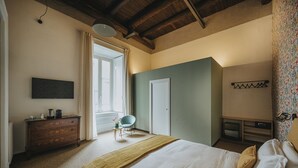A bedroom with a bed, a dresser, a chair, a desk, and a wardrobe. - Palazzo Pandola - Luxury Suites (Naples)
