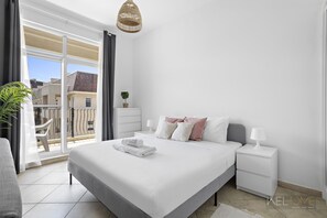 Individually furnished, iron/ironing board, free WiFi - WelHome - Stylish Studio with Park Views in Regent House 2 (Dubai)
