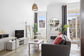 Comfort Studio, Balcony, City View | Living area - WelHome - Stylish Studio with Park Views in Regent House 2 (Dubai)