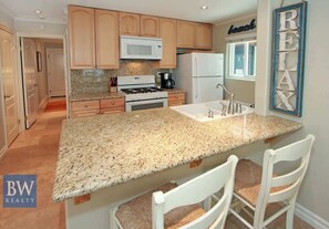 冰箱、微波炉、烤箱、炉灶