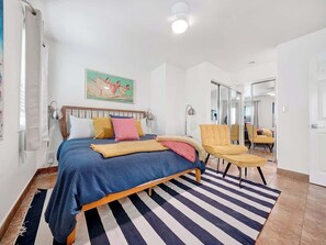 3 室のベッドルーム、アイロン / アイロン台、WiFi (無料)、ベッドシーツ