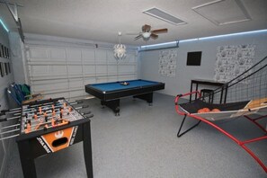 Villa, 4 chambres | Salle de jeux