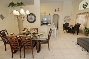 Villa, 4 Bedrooms | Dining