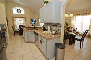 Villa, 4 habitaciones | Cocina privada