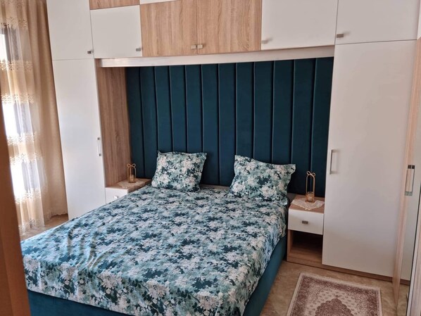 2 bedrooms, iron/ironing board, WiFi, bed sheets