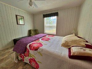 2 bedrooms, iron/ironing board, free WiFi, bed sheets