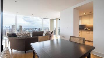 Apartment (2 Bedrooms) | In-room dining
