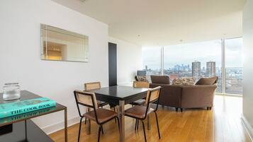 Apartment (2 Bedrooms) | In-room dining