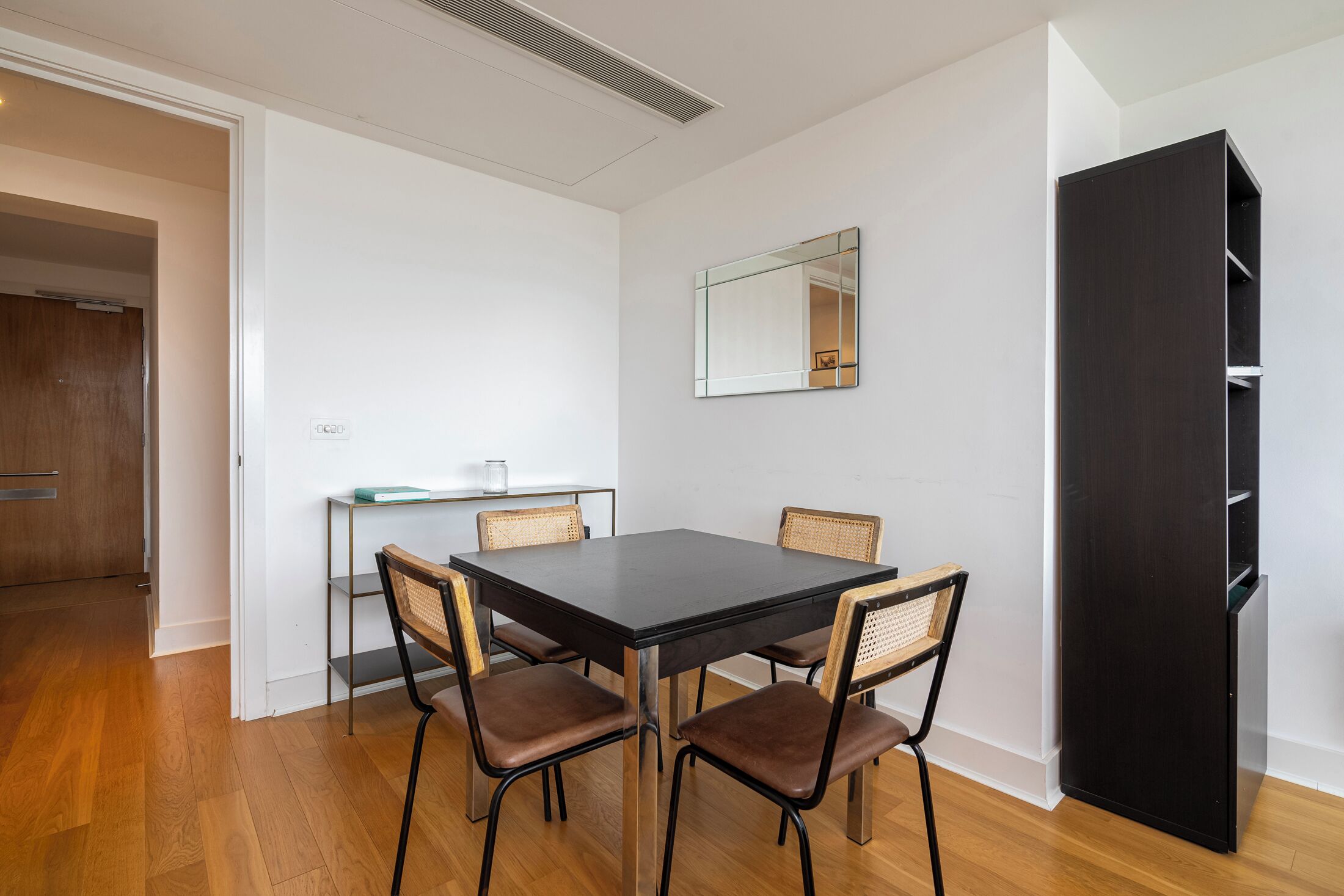 Apartment (2 Bedrooms) | In-room dining