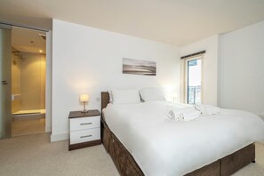 อพาร์ทเมนท์ (2 Bedrooms) | 2 ห้องนอน, โต๊ะทำงาน, เตารีด/โต๊ะรีดผ้า, Wi-Fi ฟรี