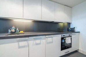 อพาร์ทเมนท์ (2 Bedrooms) | ครัวส่วนตัว | ตู้เย็น, เตาอบ, เตาประกอบอาหาร, เครื่องล้างจาน