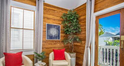The Perch on Duval- Hip & Modern Duval Suite