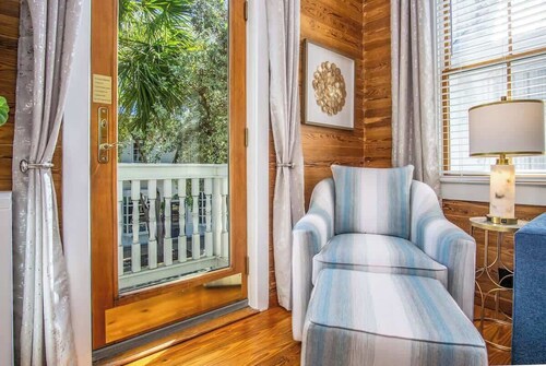 The Perch on Duval- Hip & Modern Duval Suite