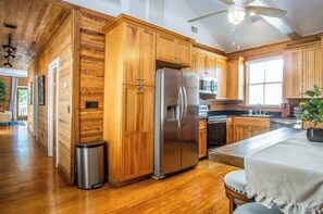 Fridge, microwave, oven, dishwasher - The Perch on Duval- Hip & Modern Duval Suite (Key West)