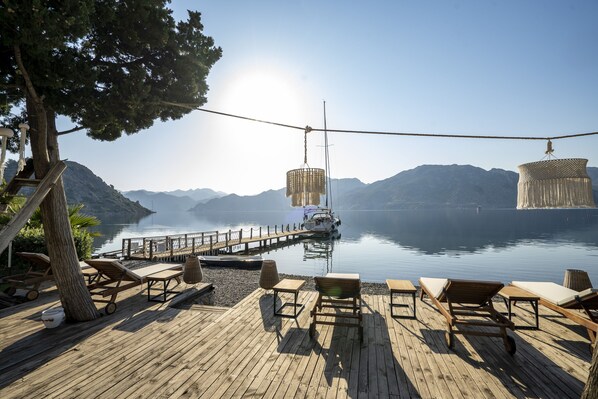 Private beach, black sand, beach umbrellas, beach towels - Vira Demir Selimiye (Marmaris)