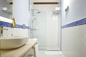 Deluxe Duplex, Sea View | Bathroom | Slippers - Vira Demir Selimiye (Marmaris)