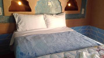 8 bedrooms, WiFi, bed sheets