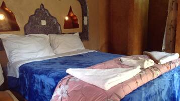 8 bedrooms, WiFi, bed sheets