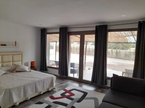 3 habitaciones, escritorio, wifi y ropa de cama 