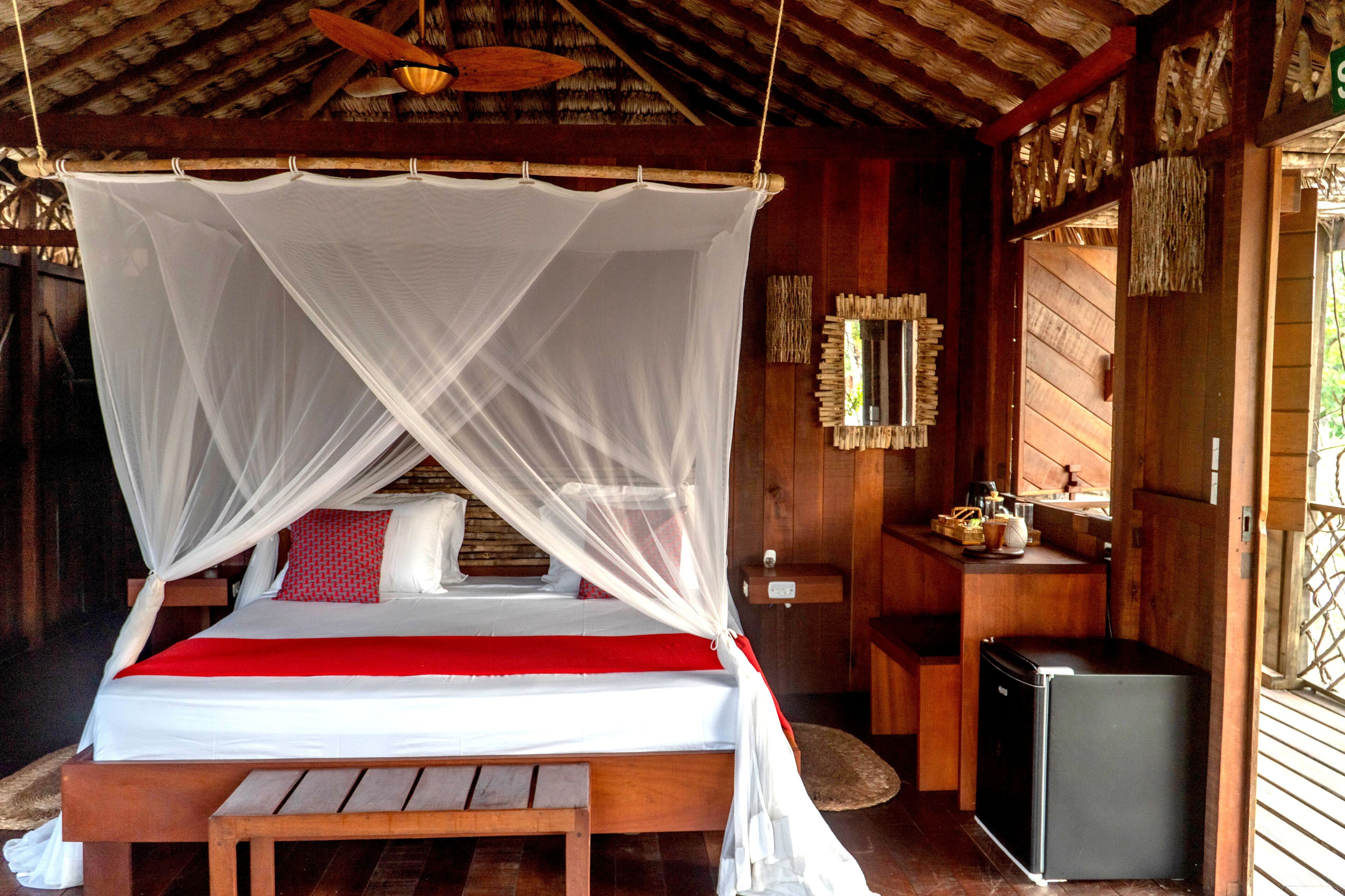 Caja de seguridad en la habitación y decoración personalizada 