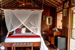 Coffres-forts dans les chambres, décoration personnalisée, bureau